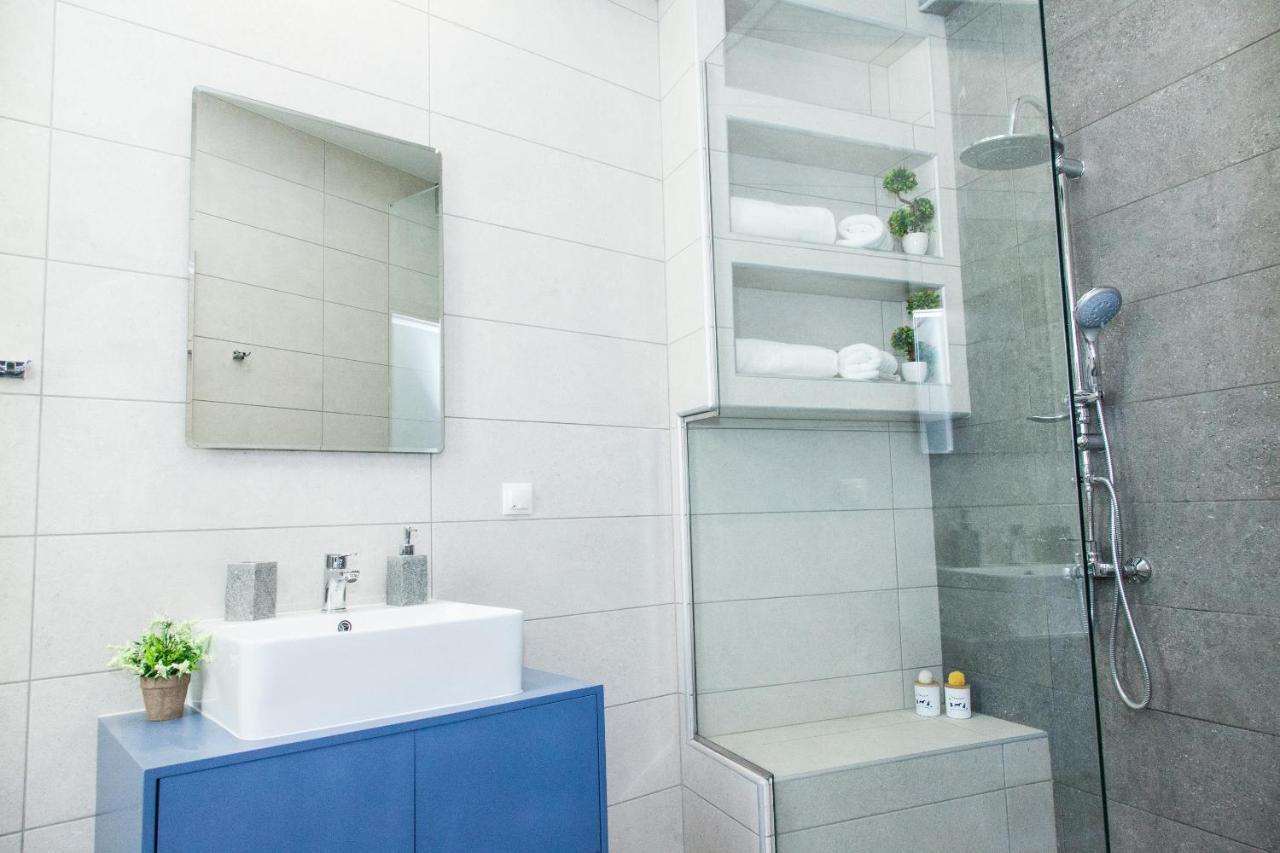 A Spacious Brand New Studio Ideal For 2 A Apartman Athén Kültér fotó