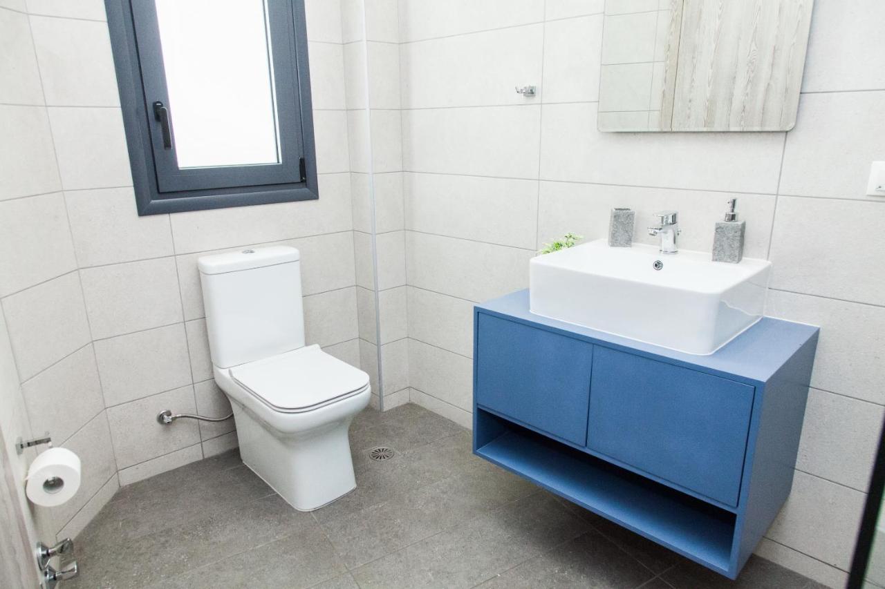 A Spacious Brand New Studio Ideal For 2 A Apartman Athén Kültér fotó